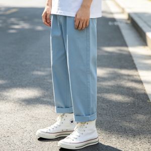 休闲裤 + 高帮帆布鞋，日常穿搭的百搭经典