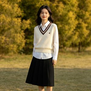黑色 A 字半身裙穿搭｜显瘦万能款，四季百变搭配攻略