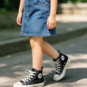 黑色高帮帆布鞋｜夏日 3 组简单百搭搭配，含 A 字裙、英伦休闲风